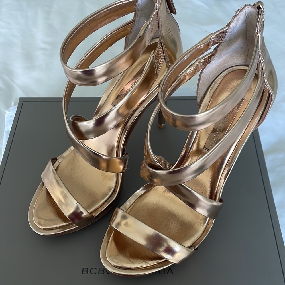 Bcbg Maxazria Gold Dust heel in 7.5